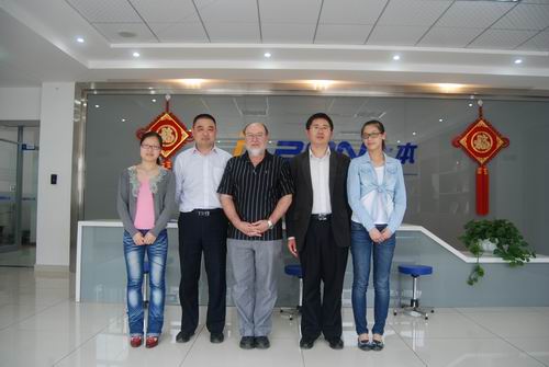 澳籍教授來我司參觀交流